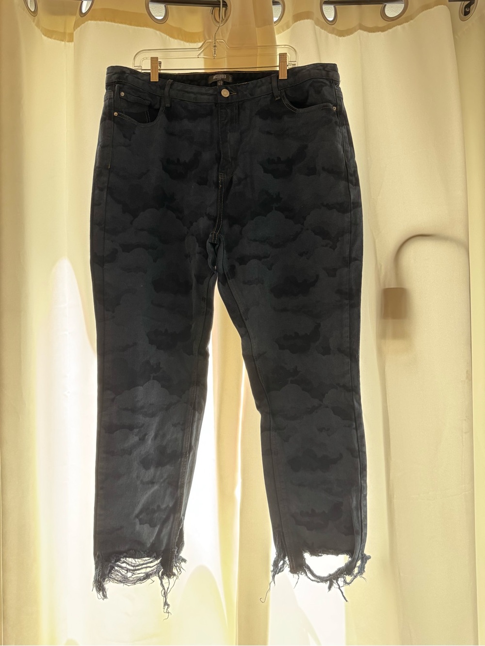 Missguided Black Cloud-Print Distressed Ankle Jeans